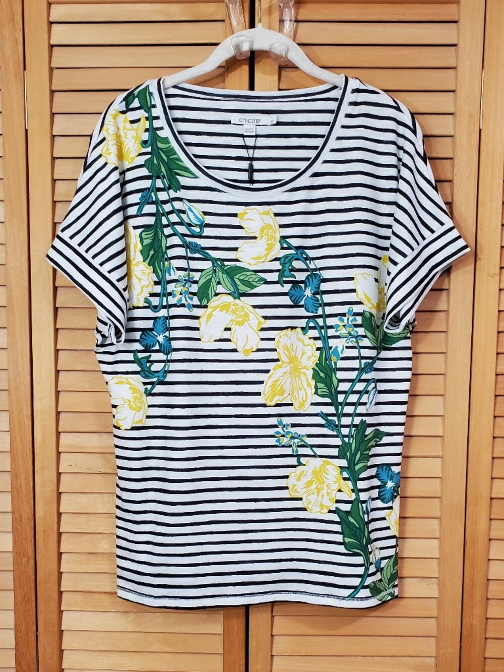 Chico's Zenergy Painted Petals Scoop Tee Short Sleeve Top M